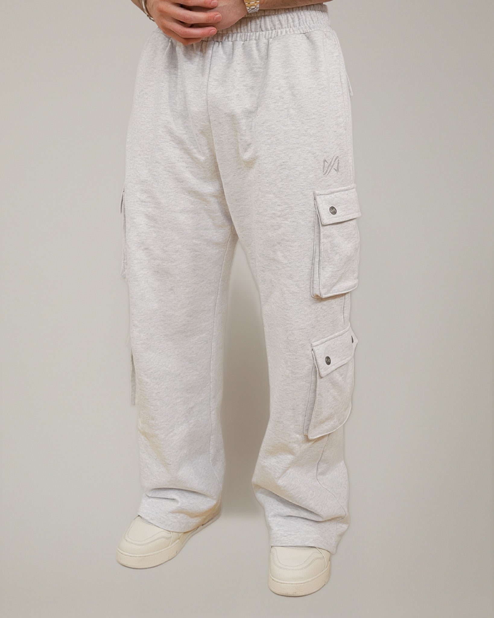 ESSENTIAL CARGO SWEATS