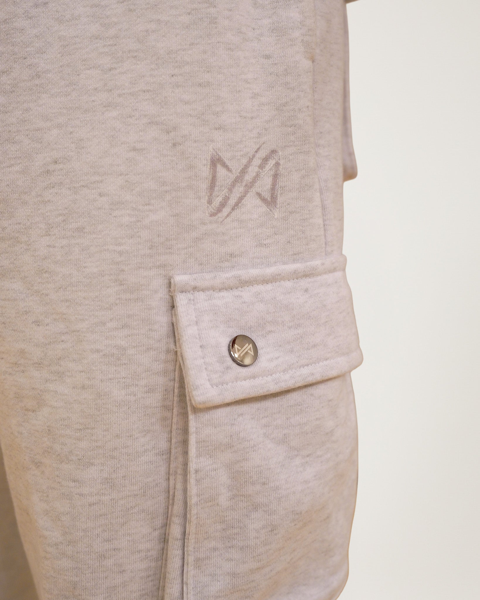 ESSENTIAL CARGO SWEATS
